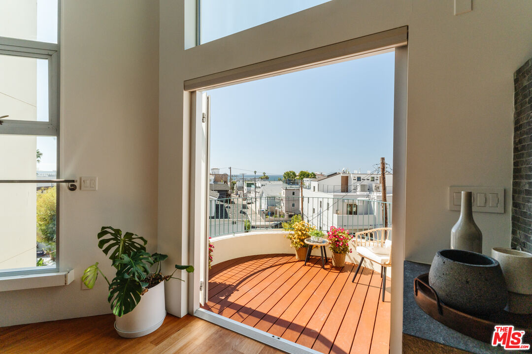 255 Main St Unit: 305