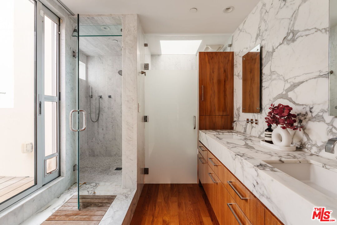 255 Main St Unit: 305