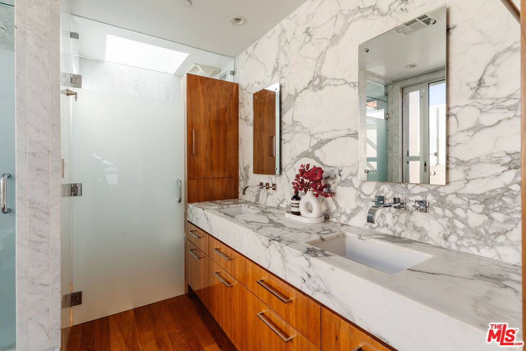 255 Main St Unit: 305