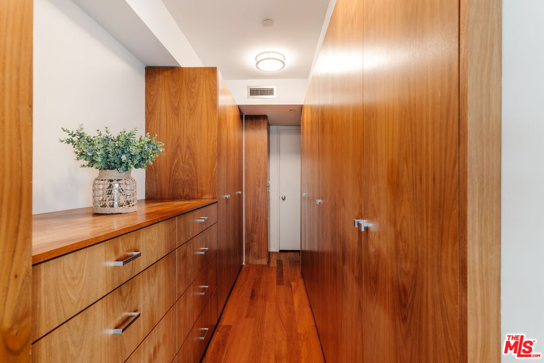 255 Main St Unit: 305