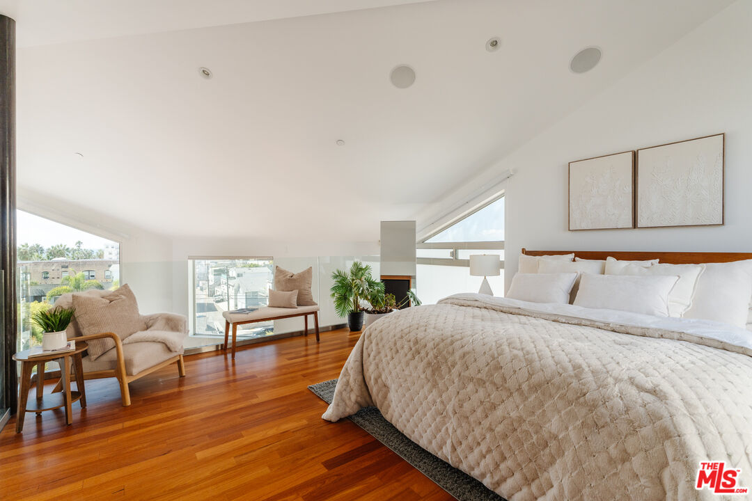 255 Main St Unit: 305