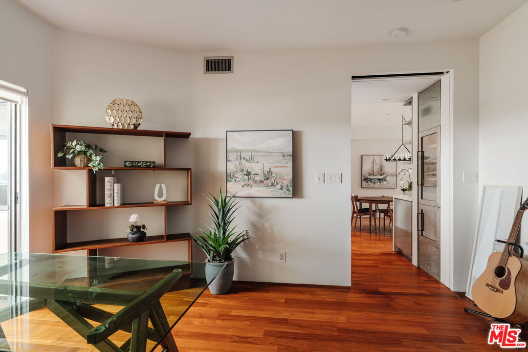 255 Main St Unit: 305