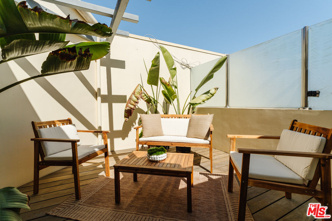 255 Main St Unit: 305