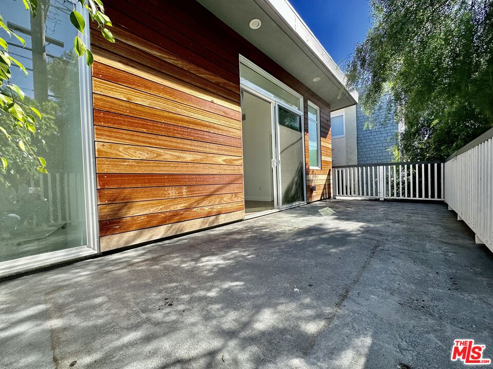 402 Pacific St Unit: 1