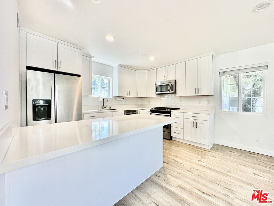 402 Pacific St Unit: 1