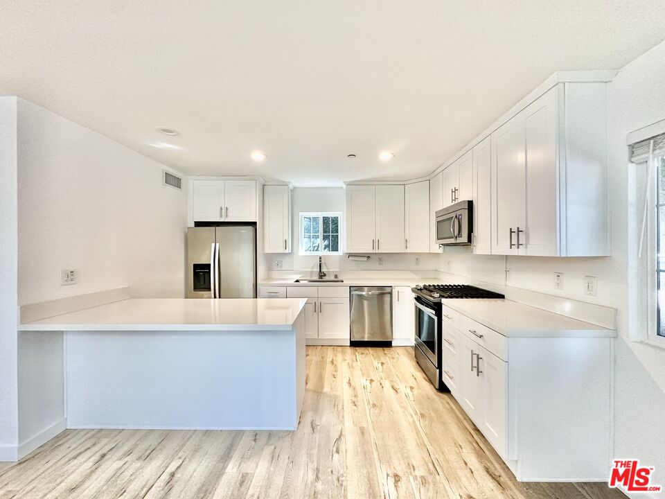 402 Pacific St Unit: 1
