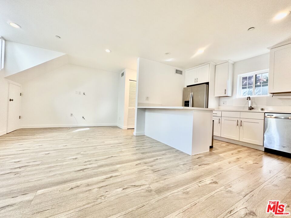402 Pacific St Unit: 1
