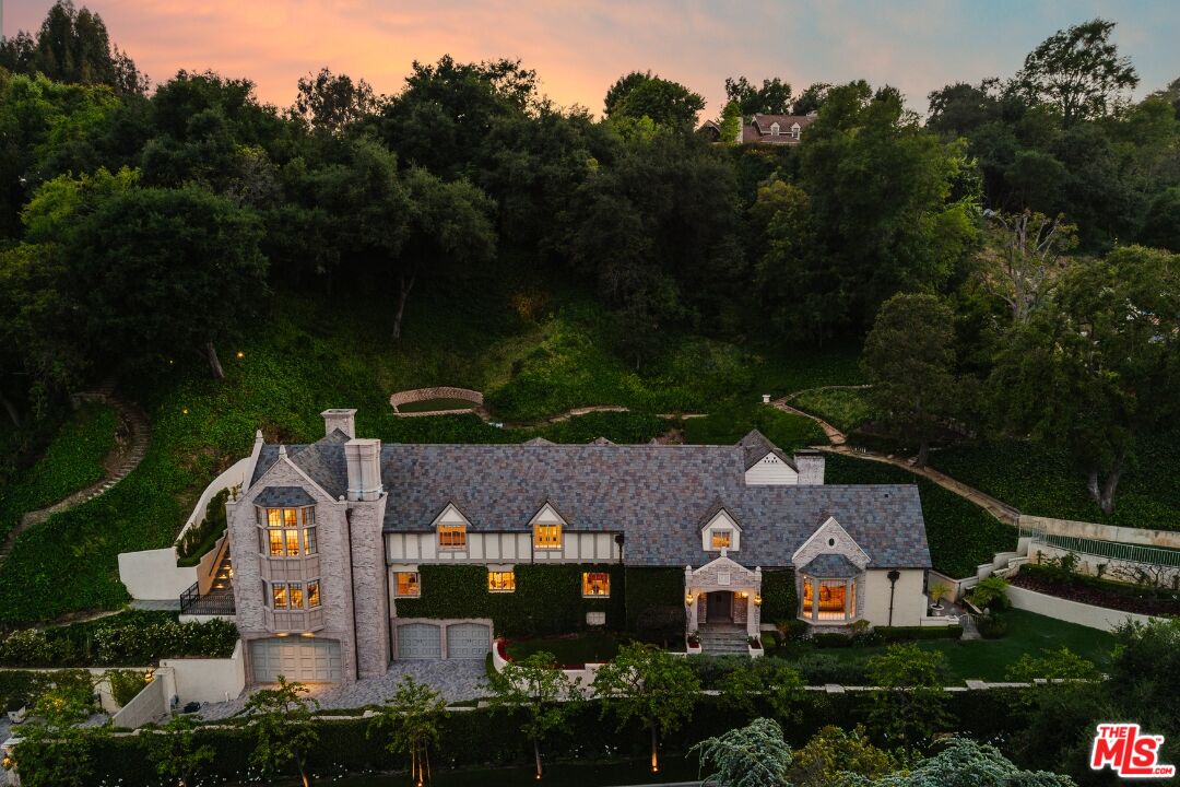 10950 Bellagio Rd