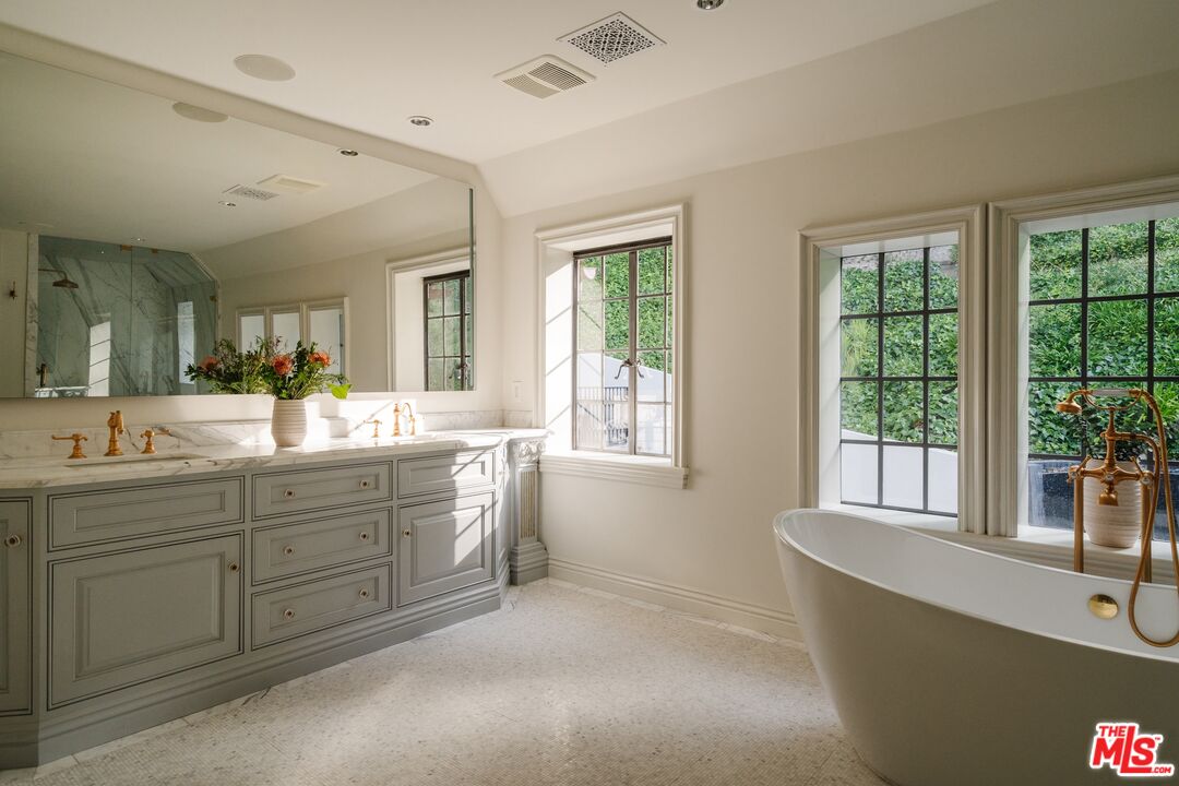 10950 Bellagio Rd