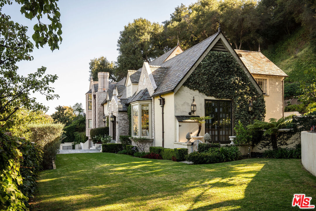 10950 Bellagio Rd