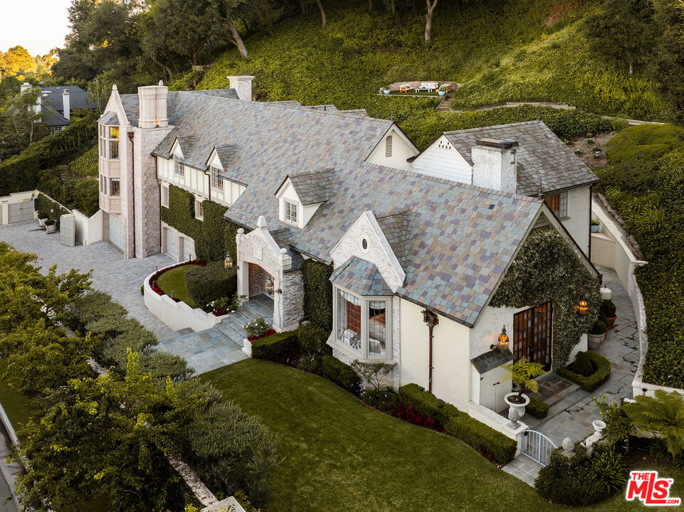 10950 Bellagio Rd