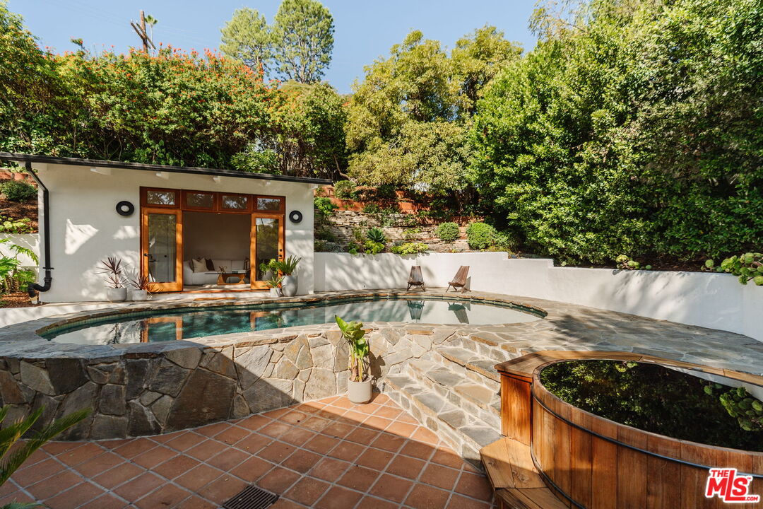 2145 Sunset Crest Dr