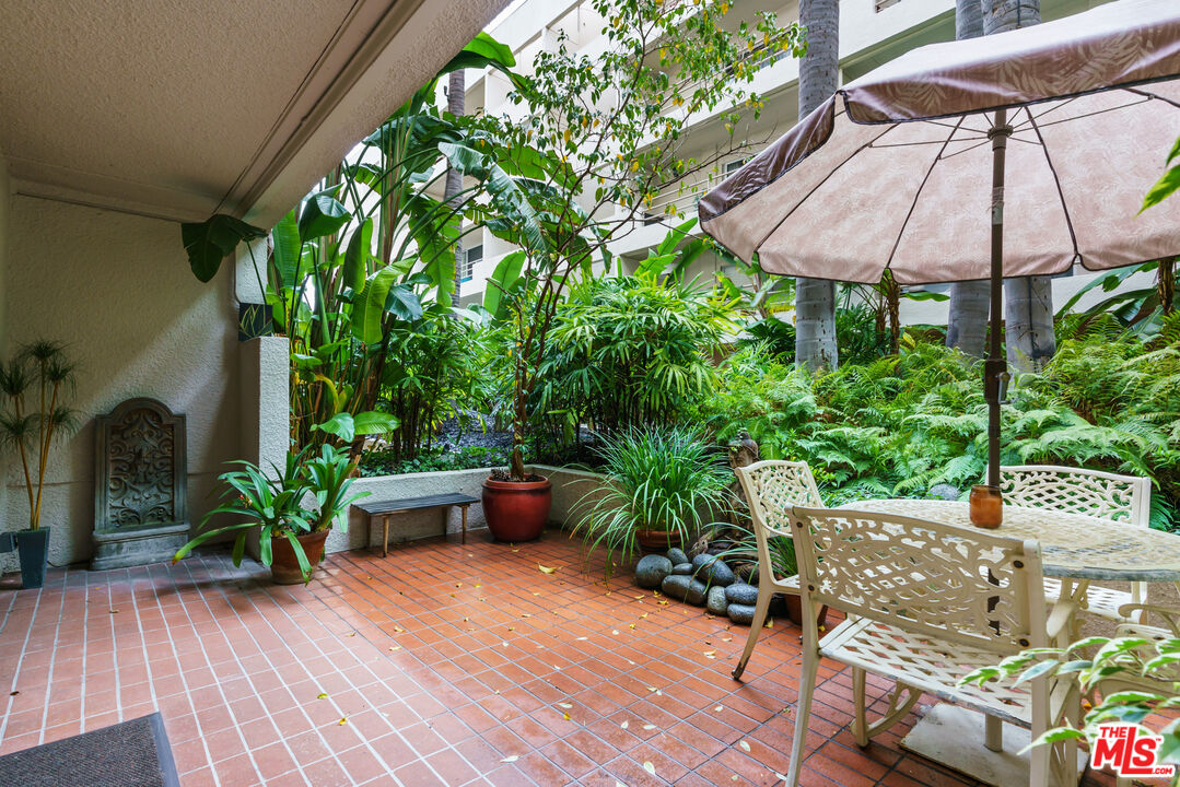 1131 Alta Loma Rd Unit: 119