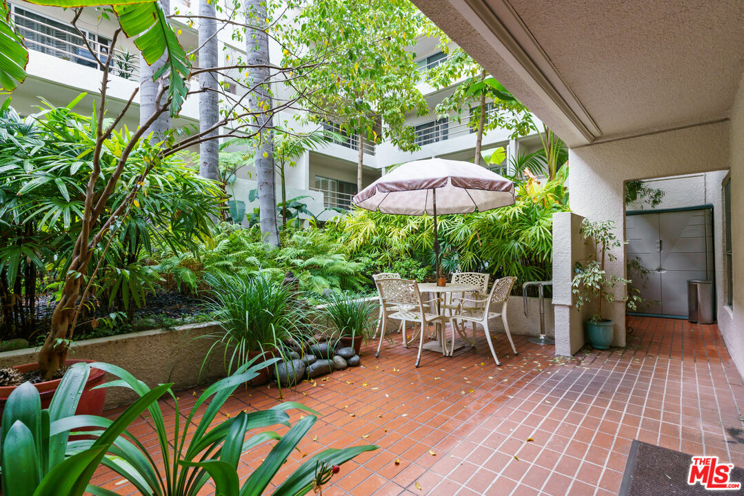 1131 Alta Loma Rd Unit: 119