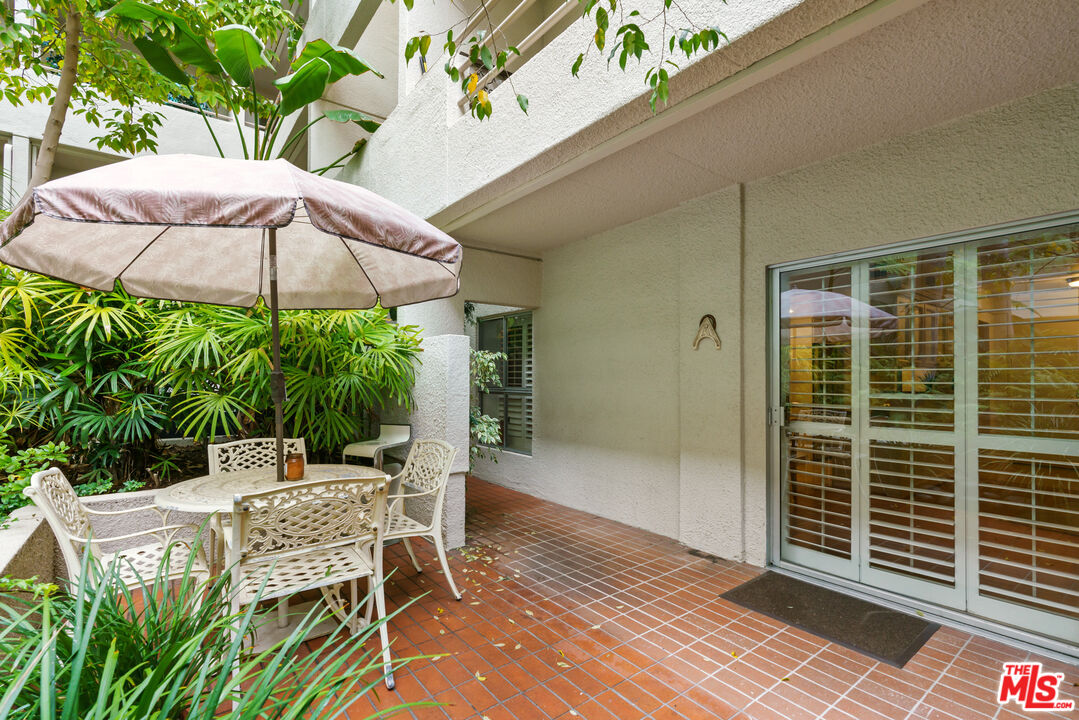 1131 Alta Loma Rd Unit: 119