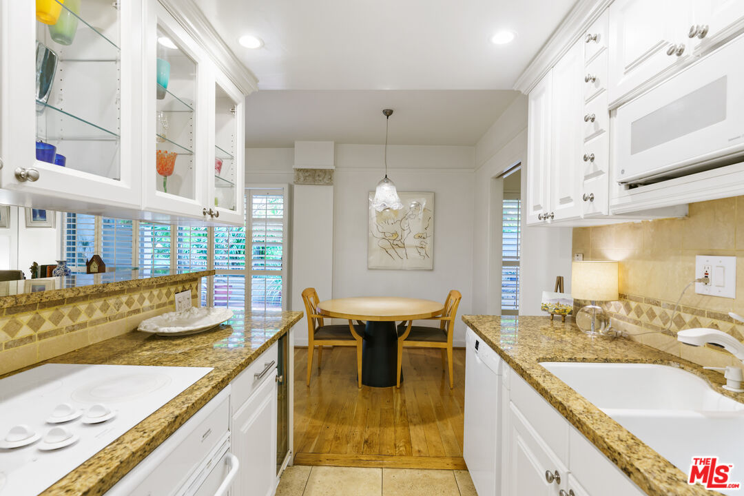 1131 Alta Loma Rd Unit: 119
