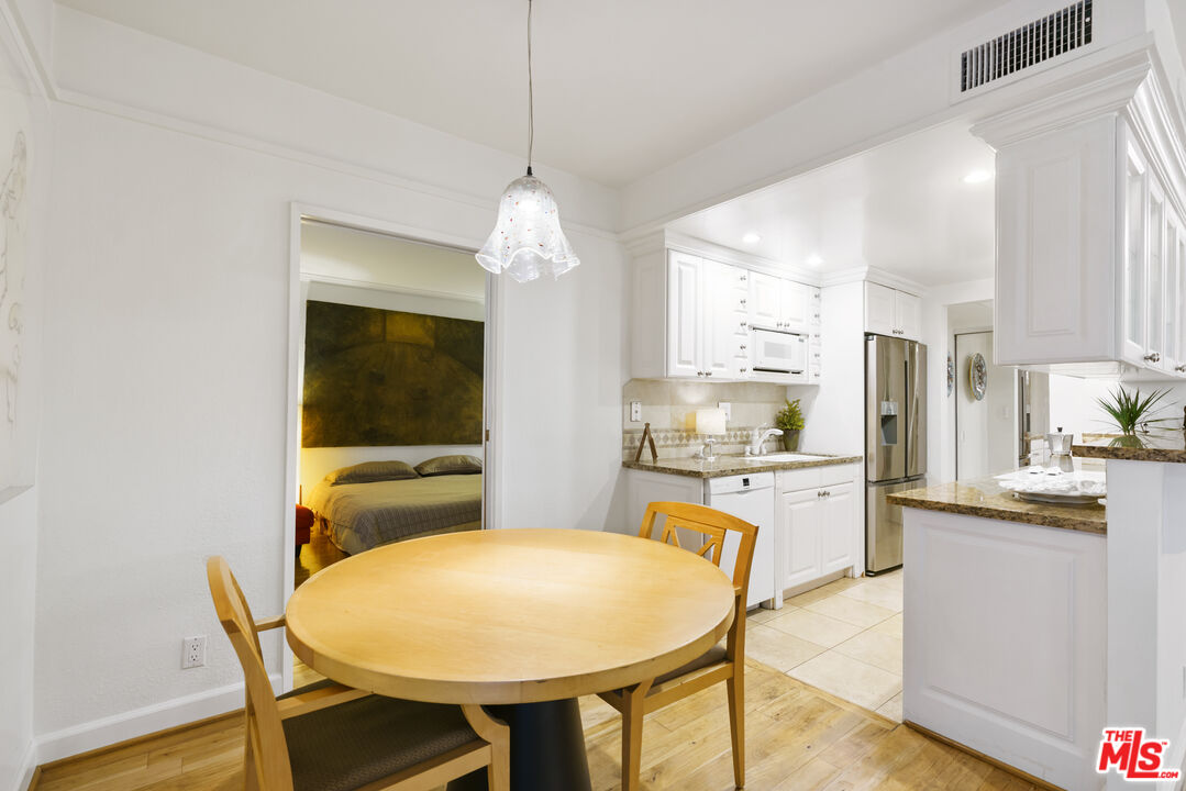 1131 Alta Loma Rd Unit: 119