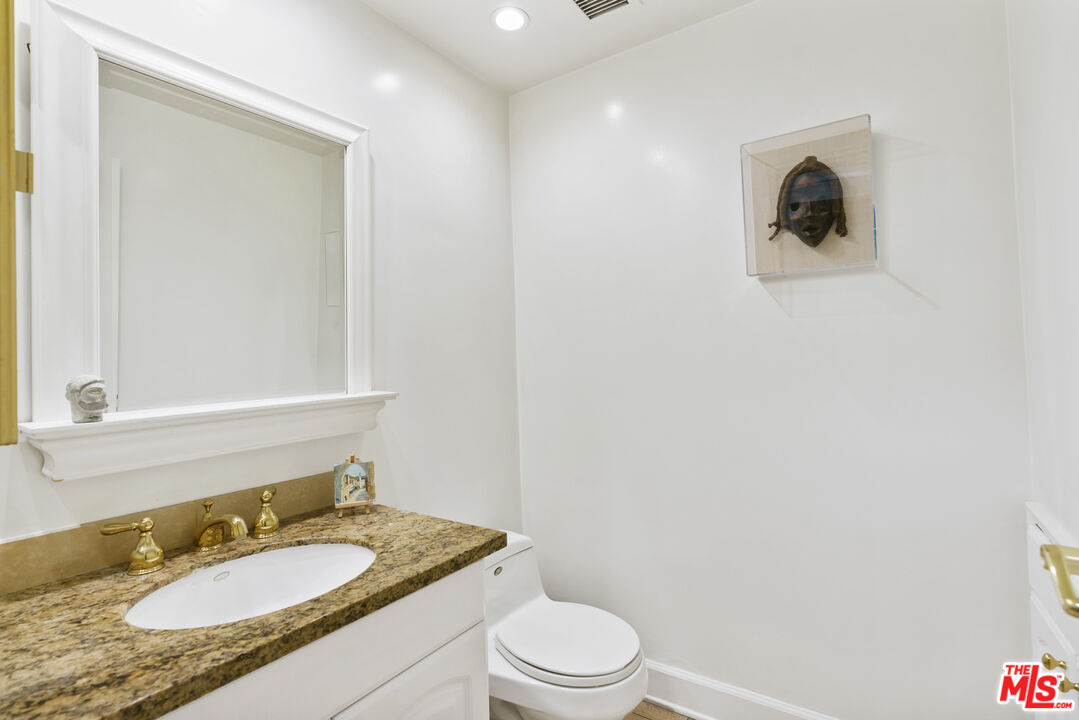 1131 Alta Loma Rd Unit: 119