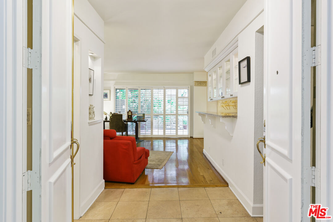 1131 Alta Loma Rd Unit: 119