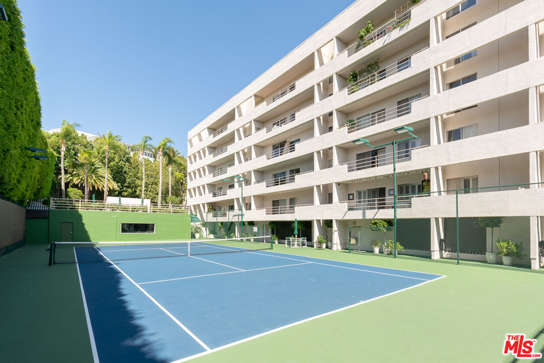 1131 Alta Loma Rd Unit: 119