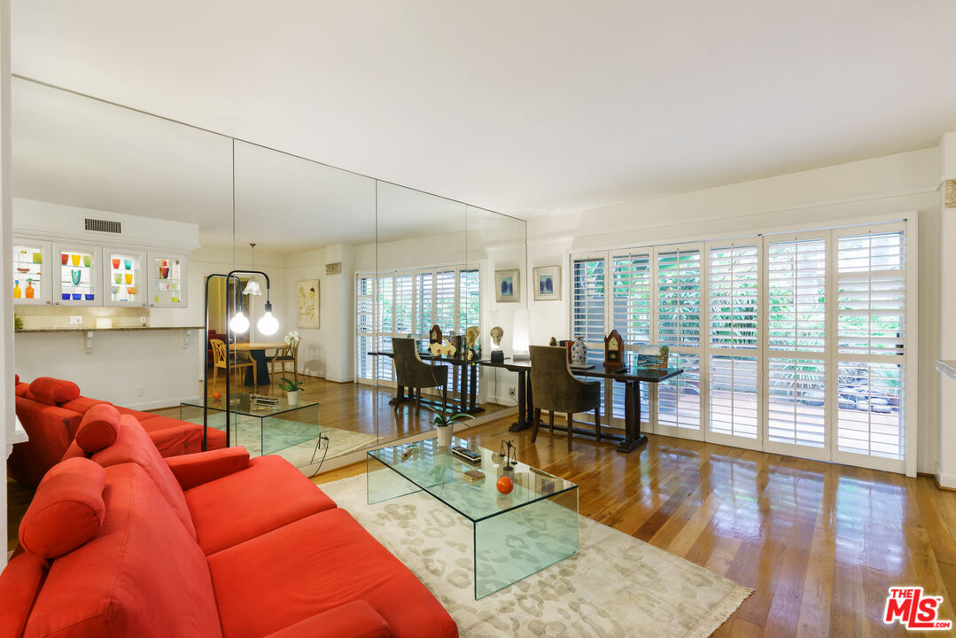 1131 Alta Loma Rd Unit: 119