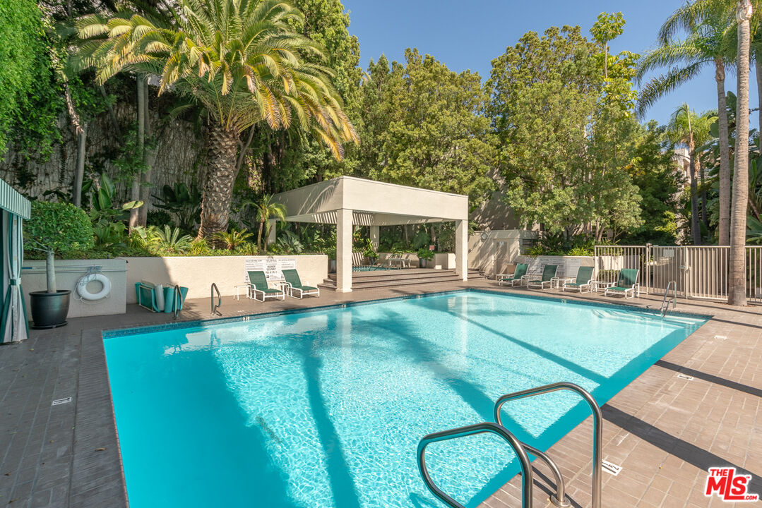 1131 Alta Loma Rd Unit: 119