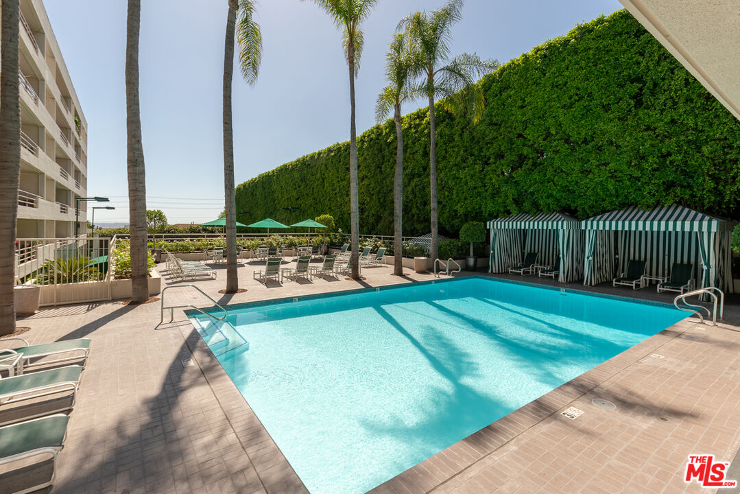 1131 Alta Loma Rd Unit: 119
