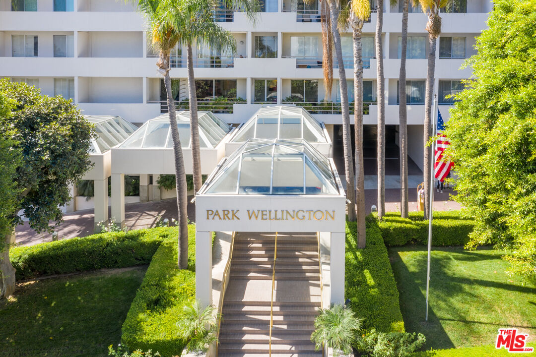 1131 Alta Loma Rd Unit: 119