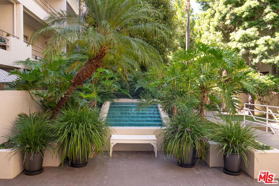 1131 Alta Loma Rd Unit: 119