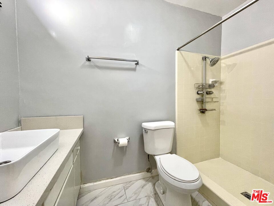 127 Loma Vista St Unit: 6