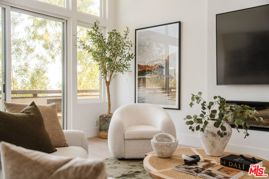 1277 S Beverly Glen Blvd Unit: 408