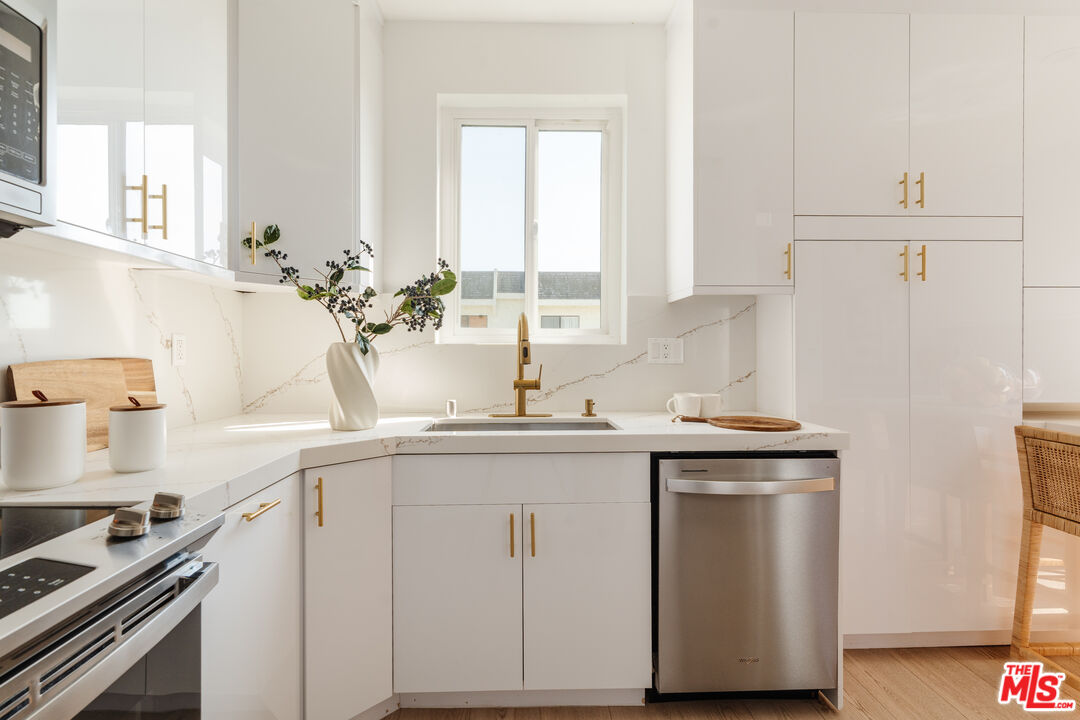 1277 S Beverly Glen Blvd Unit: 408