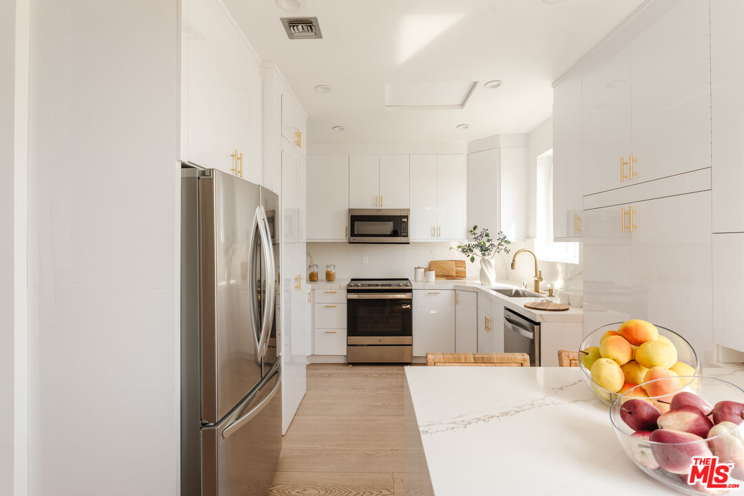 1277 S Beverly Glen Blvd Unit: 408