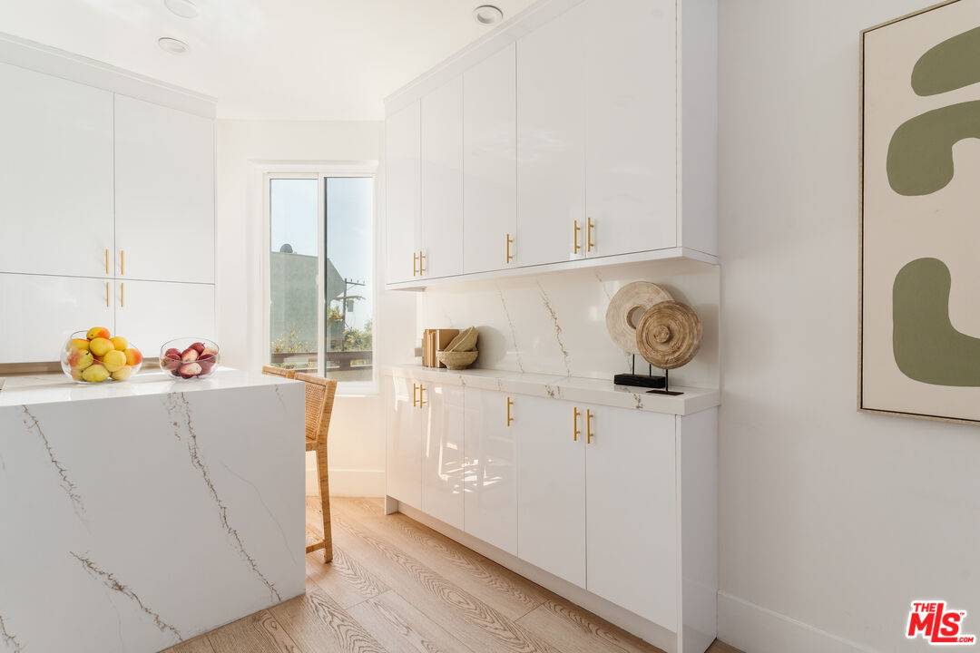 1277 S Beverly Glen Blvd Unit: 408