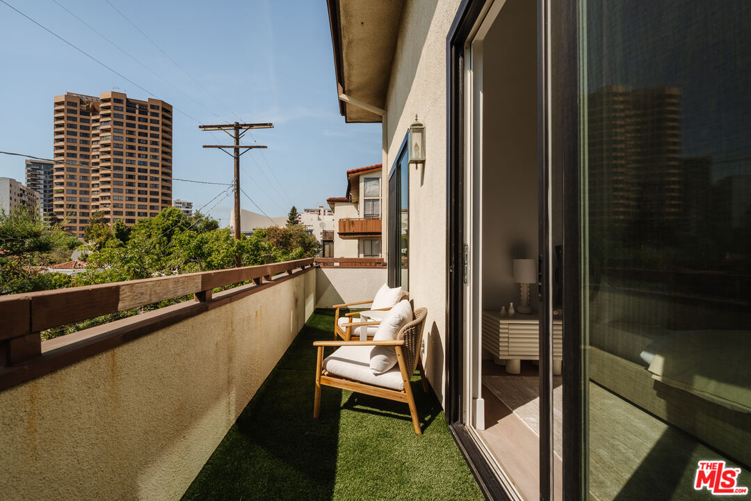 1277 S Beverly Glen Blvd Unit: 408