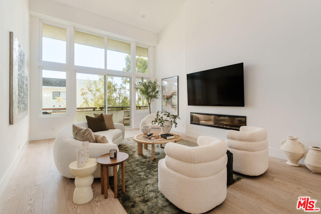 1277 S Beverly Glen Blvd Unit: 408