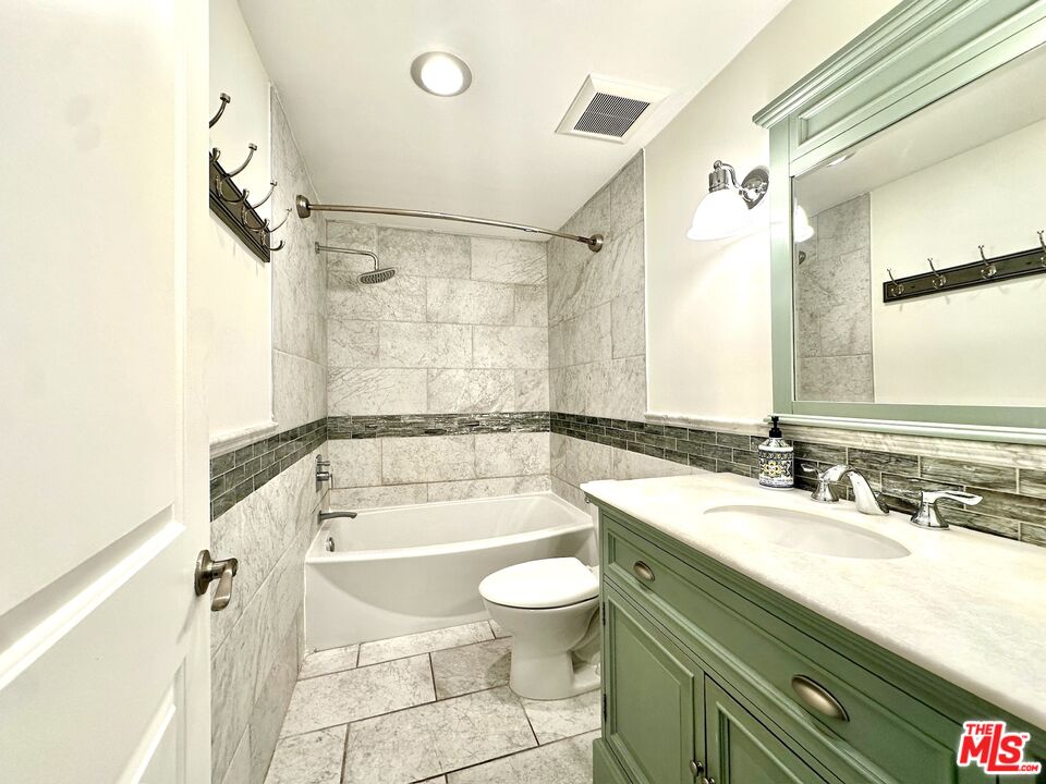 1515 S Beverly Dr Unit: 306