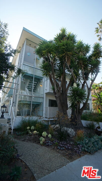 844 6Th St Unit: 1