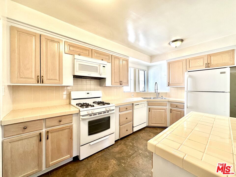 612 Illinois Ct Unit: #2