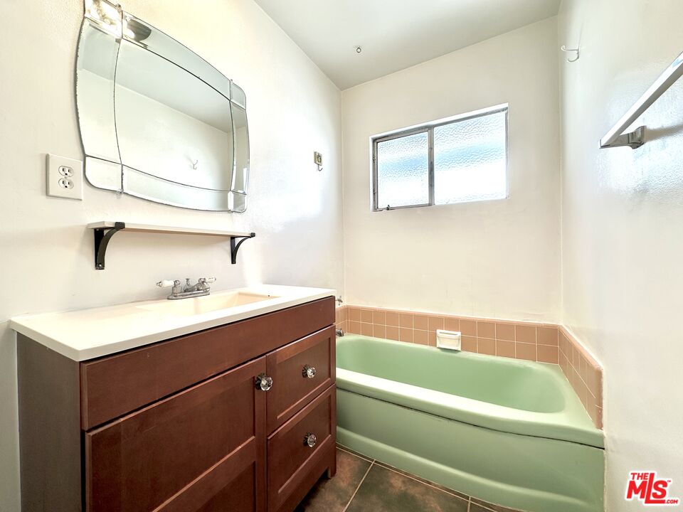 612 Illinois Ct Unit: #2