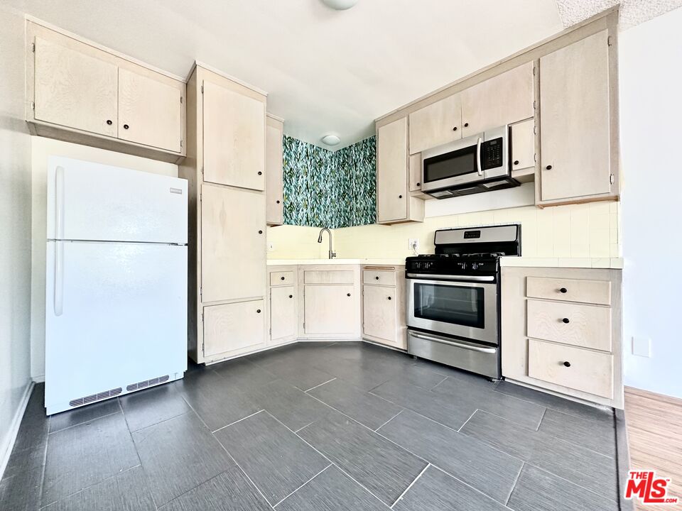 127 Loma Vista St Unit: 8