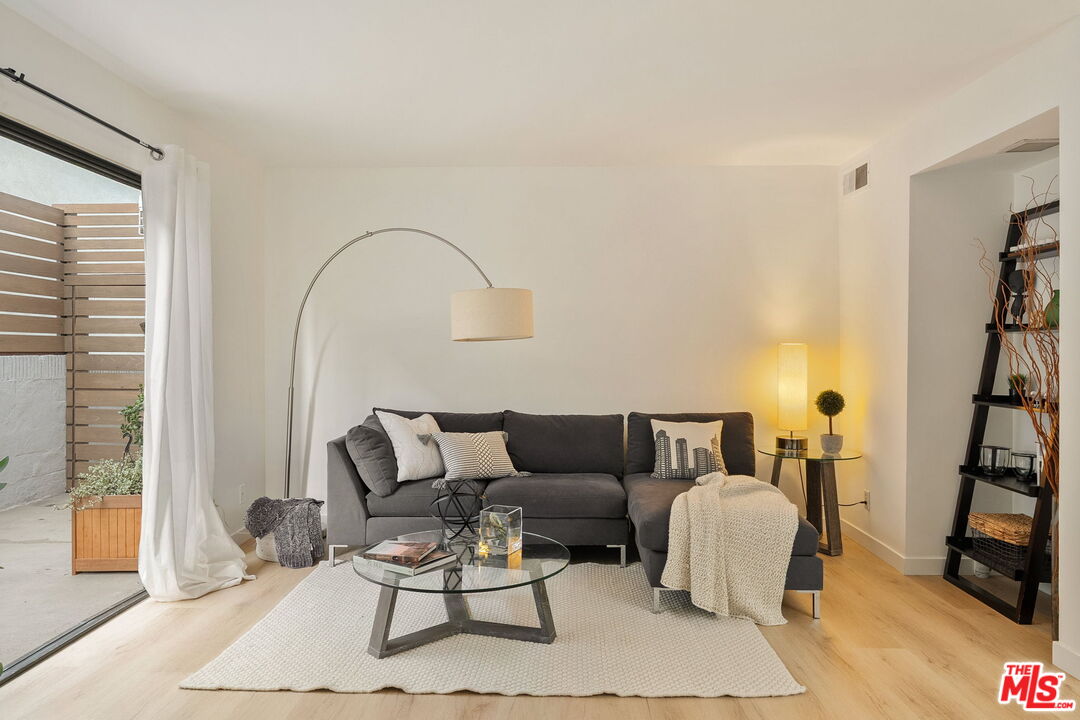 1532 9th St Unit: 2