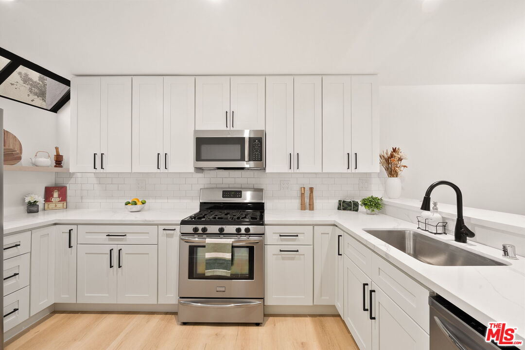 1532 9th St Unit: 2