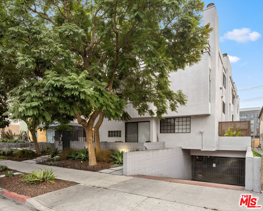 1532 9th St Unit: 2