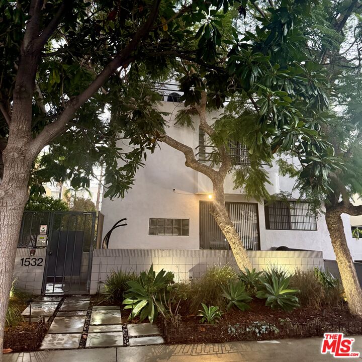 1532 9th St Unit: 2