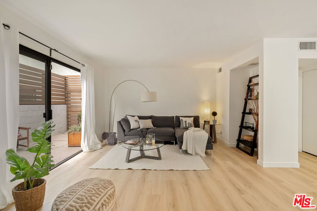 1532 9th St Unit: 2