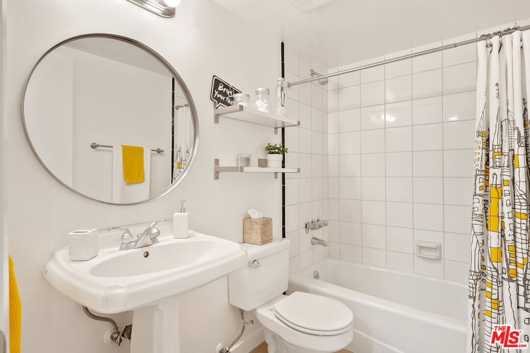 1532 9th St Unit: 2