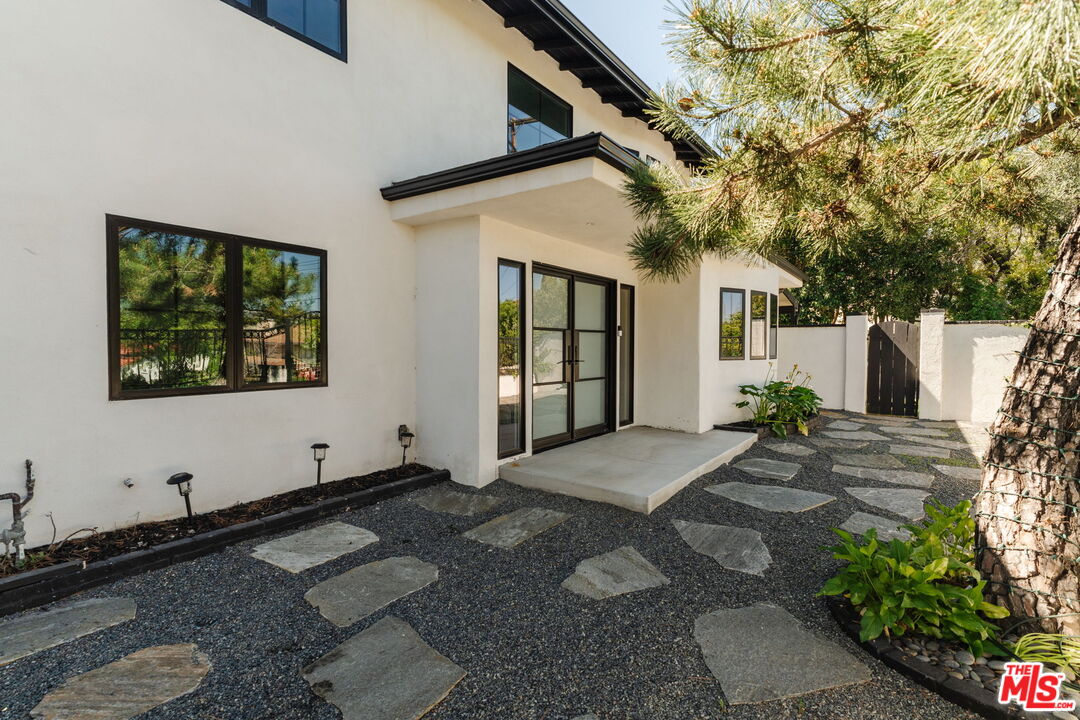 23278 Aetna St