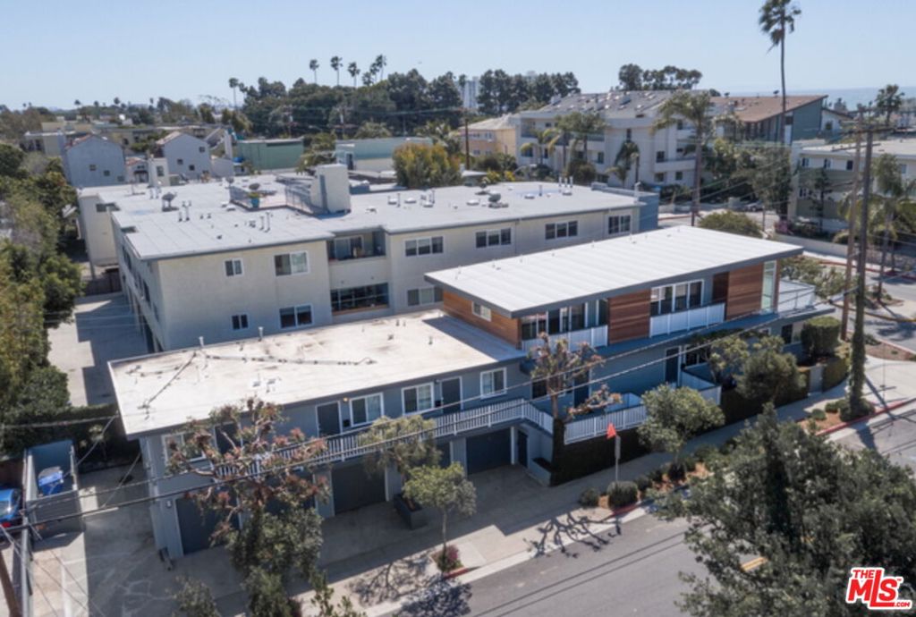 402 Pacific Street