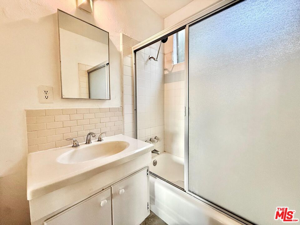 127 Loma Vista St Unit: 4